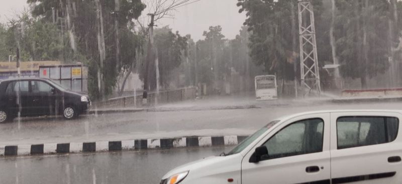 जमकर बरसे बादल, मिली राहत