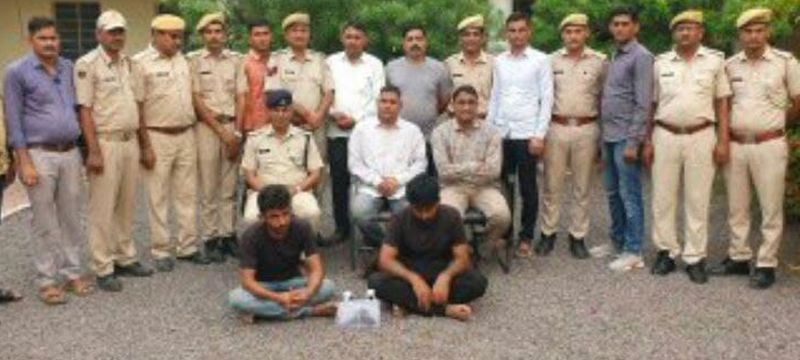 भाग रहे थे बदमाश, गांववालों ने दिखाया साहस और पकड़े गए