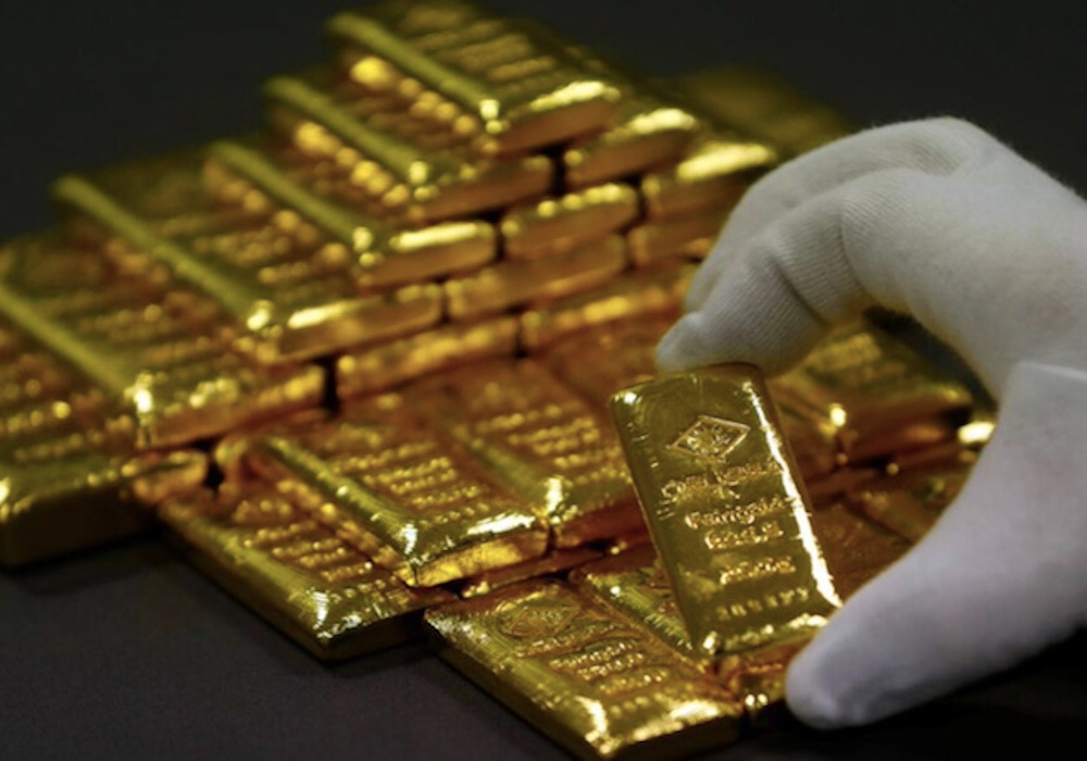 9.77 kg gold biscuits recovered at ChaudharyCharanSingh Airport