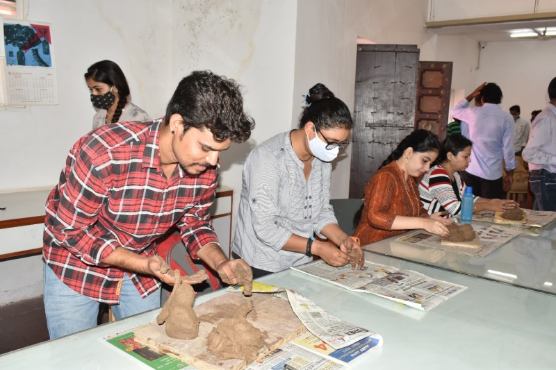 तैयार किए ग्रीन गणेश और पेपर फोल्ड से डिजाइन बनाना सीखा