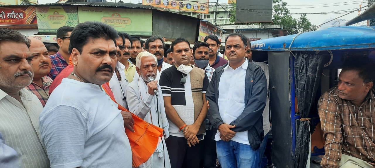 Brahmin society protested on objectionable rhetoric, submitted memorandum