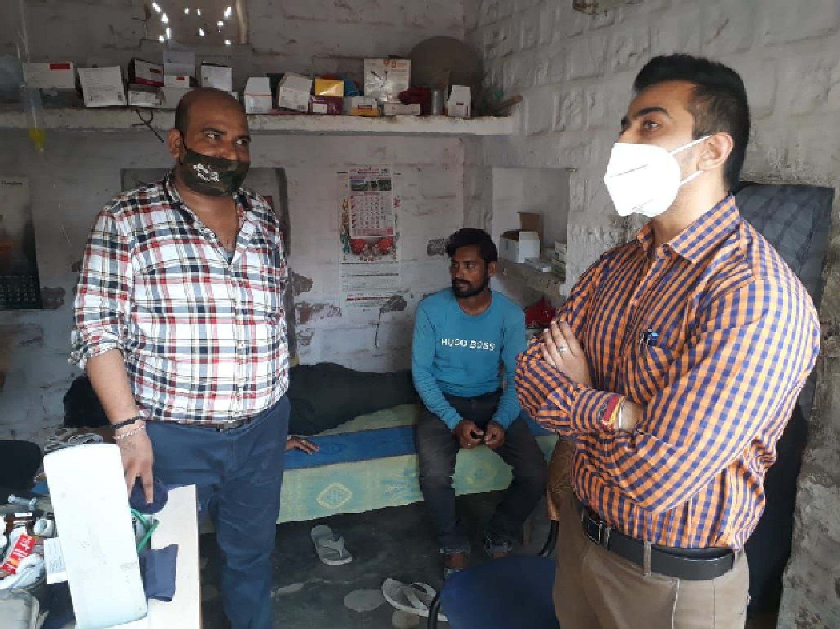 झोलाछाप मरीज के ड्रिप चढ़ाता मिला