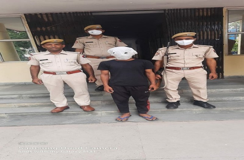 शातिर चेन और मोबाइल स्नैचर गिरफ्तार