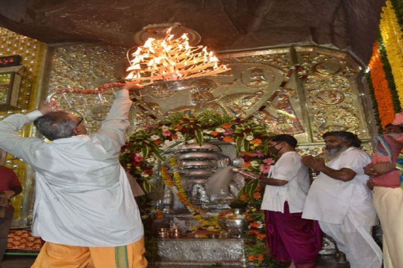 घरों में ही मनाई बाबा की बीज