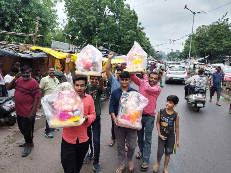 VIDEO: गणपति महोत्सव आज से: धूमधाम सेे गणपति बप्पा को लेने पहुंचे लोग