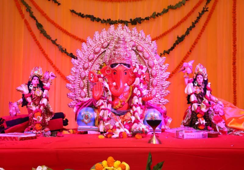 मूर्ति स्थापना के साथ गणेश महोत्सव शुरु, आज चढेगा बप्पा को गजरा