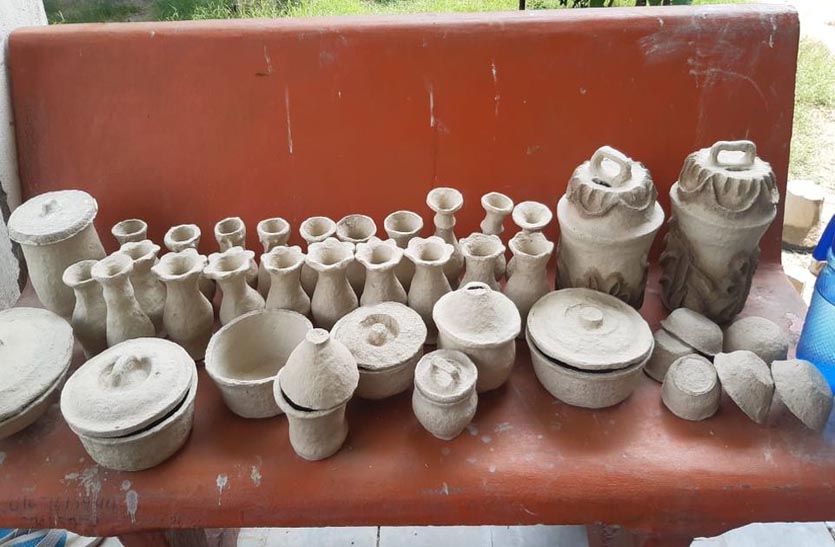 मिट्टी के सजावटी सामान से बन रही है पहचान