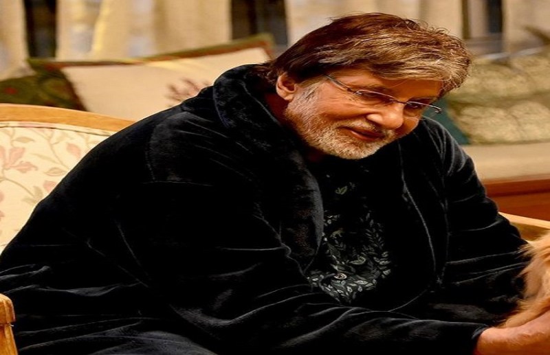 Amitabh bachchan shares throwback photo