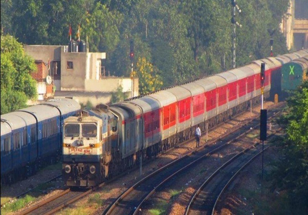 लखनऊ से आकर कानपुर सेन्ट्रल स्टेशन पर आने वाली ट्रेनों के ठहराव समय में हुआ बदलाव