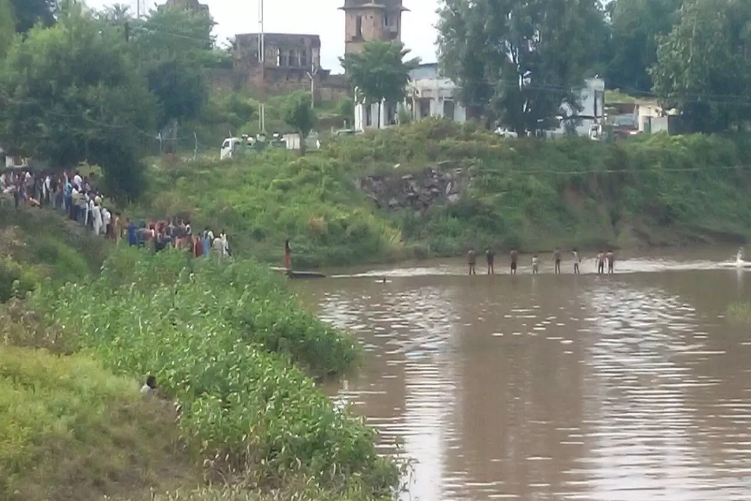 रेवड़ा नदी में डूबे दो किशोर