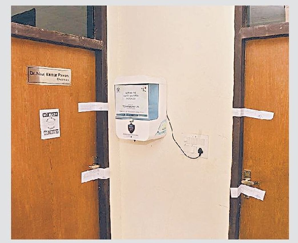 एसीबी ने जोधपुर में आइएएस नीरज के पवन से दो मोबाइल किए जब्त, पासवर्ड नहीं बताए