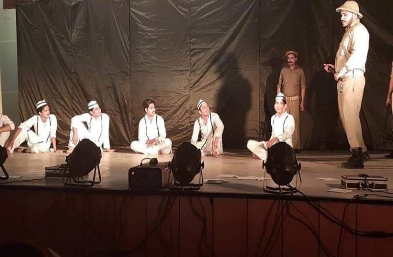 दिल को छू गया भगत सिंह, राजगुरू और सुखदेव के फांसी का दृश्य