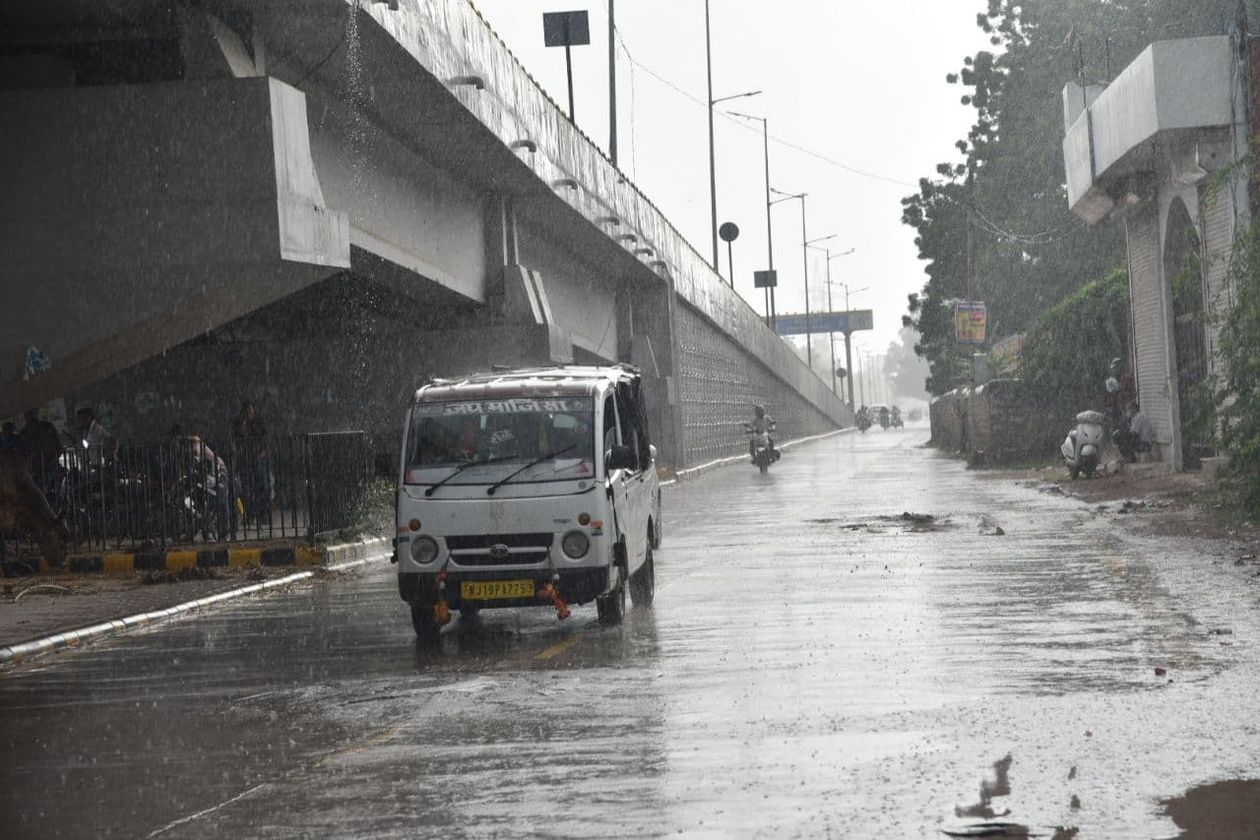 शहर में दोपहर बाद हल्की बारिश