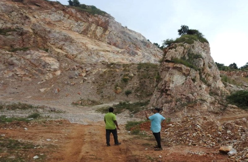 एसपी व डीएफओ ने किया निरीक्षण, खाइयों में बदला रक्ताचंल पर्वत