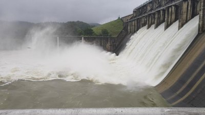 सीजन में पहली बार तवा डैम के 5 गेट खुले