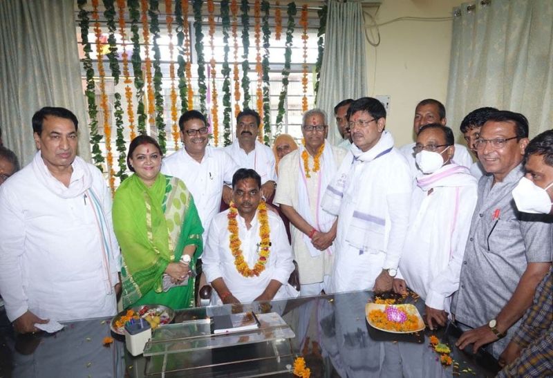 जिला प्रमुख हीरालाल सैनी ने किया पदभार ग्रहण: समारोह में छाया रहा क्रॉसवोटिंग का मुद्दा