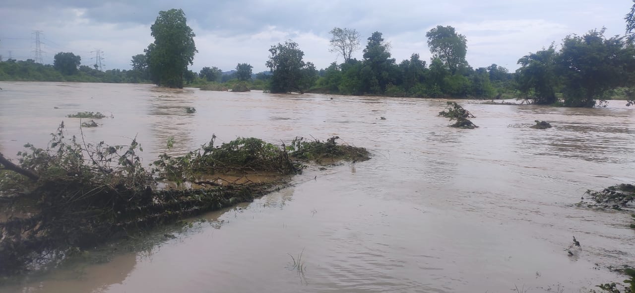 Incessant rain showers: Alan and Tipan rivers in spate, flood threat h