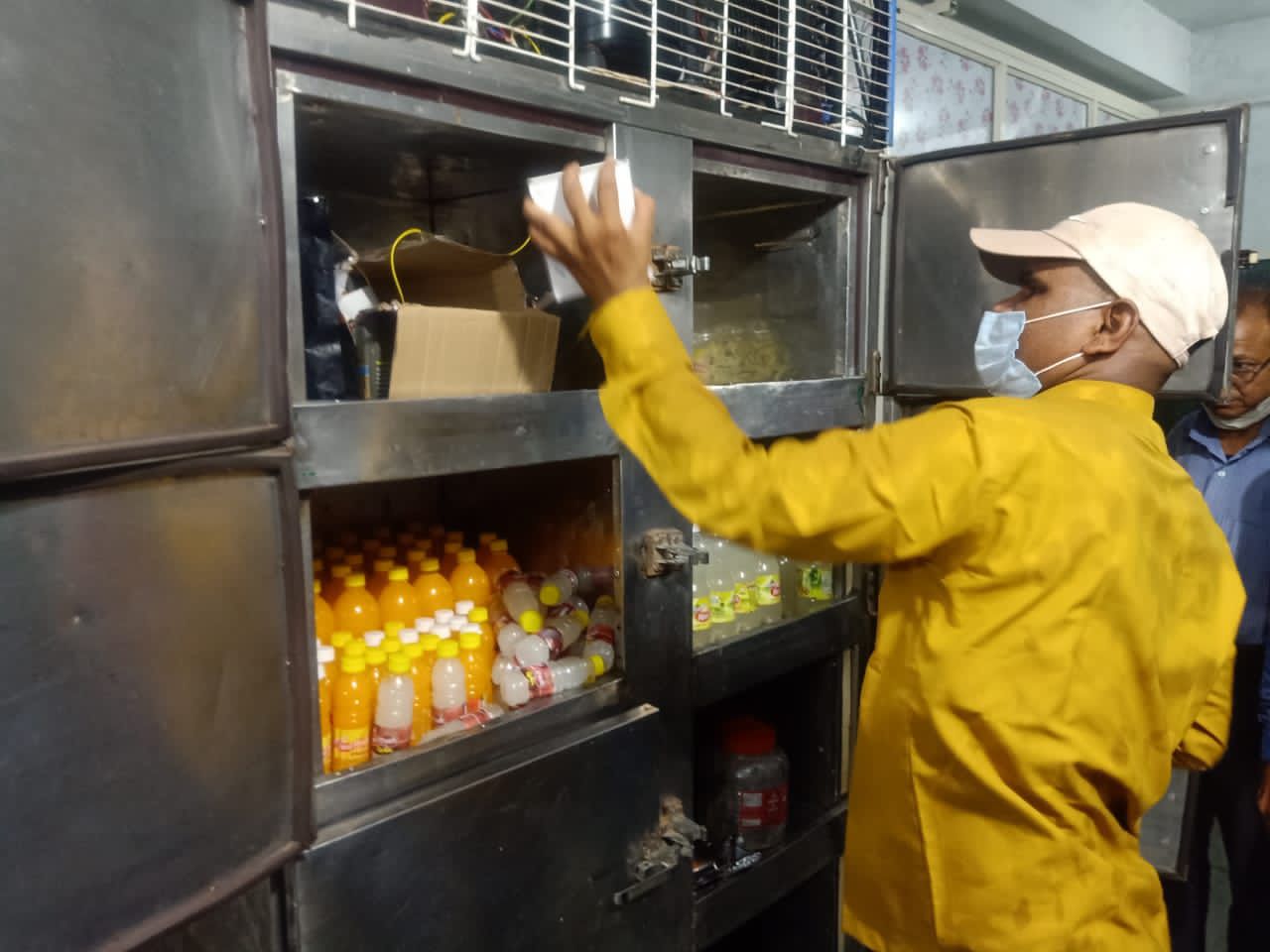 Administration raids on illegal factory making cold drinks and water bottles