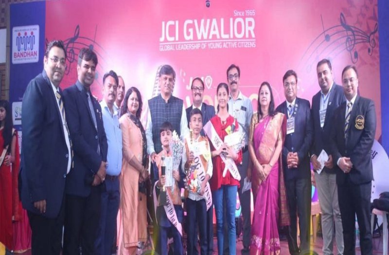 वॉइस ऑफ ग्वालियर बने ओम और वल्लरी चिटनिस