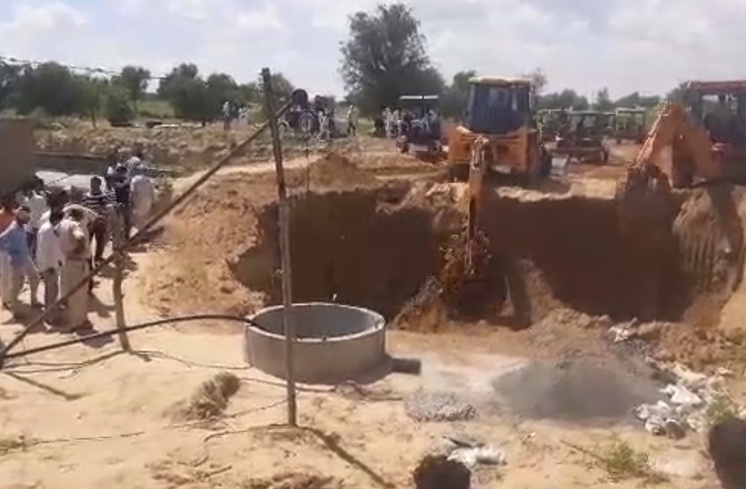 Two labourers buried due to mud sinking during well