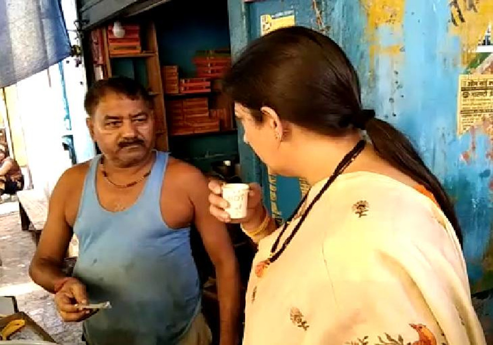 Smriti Irani Promised to help Shopkeeper in Son's Treatment