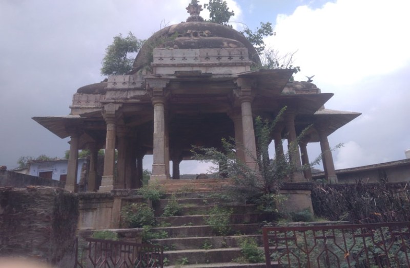 अस्तित्व खो रही है 24 खम्बों की छतरी