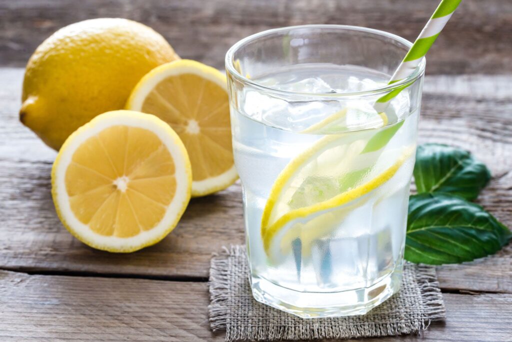 Benefits of Drinking Lemon Water: सुबह-सुबह गुनगुने पानी में नींबू डालकर  पीने से मिलते हैं अनेकों स्वास्थ्य लाभ | Health Benefits of Drinking lemon  in Warm Water 