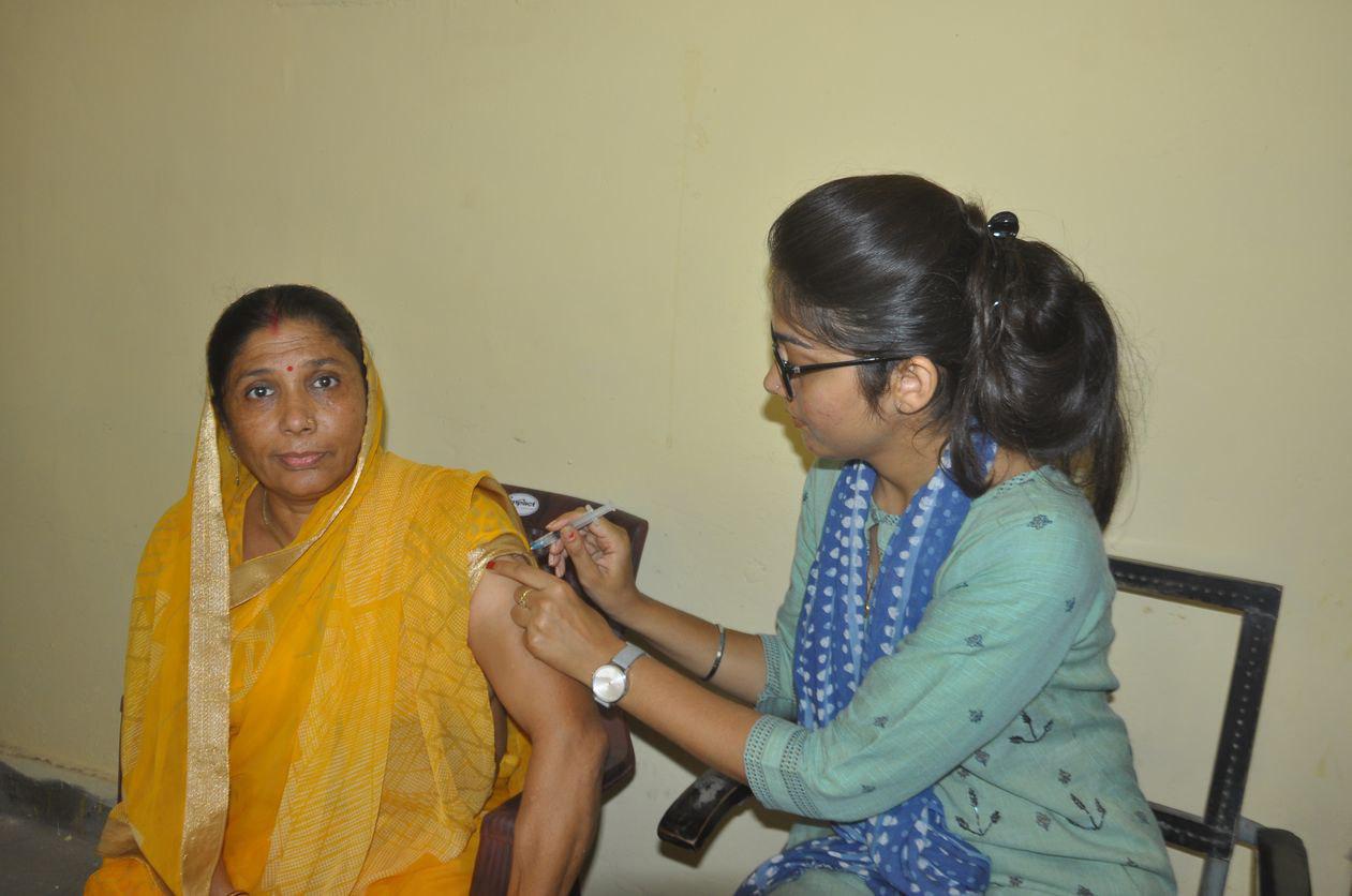 वैक्सीनेशन में जोधपुर के बाद संभाग में बाड़मेर सबसे आगे, 18 लाख का टीकाकरण