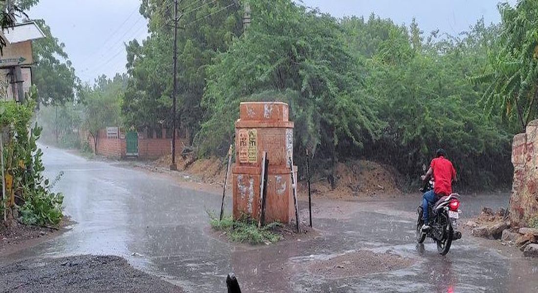 बाड़मेर जिले में तूफानी बरसात, आकाशीय बिजली गिरने से बुजुर्ग की मौत