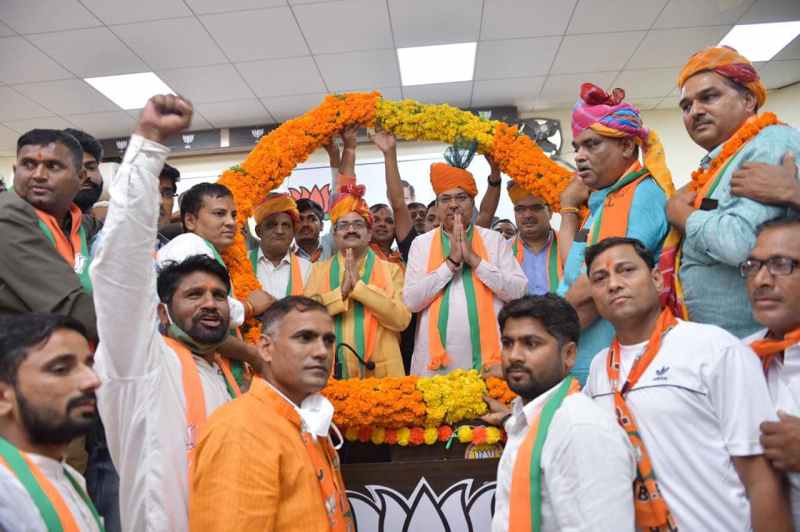 कृषि कानूनों के खिलाफ प्रदर्शन करने वाले किसान नहीं, बल्कि बिचौलिए और आंदोलनजीवी