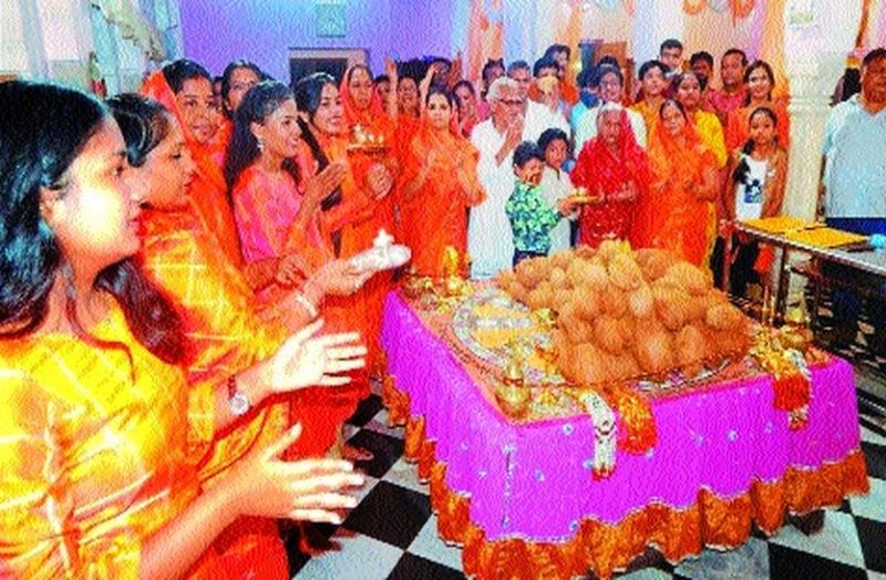 'त्याग भी धर्म है जो त्यागता है वही पाता है'