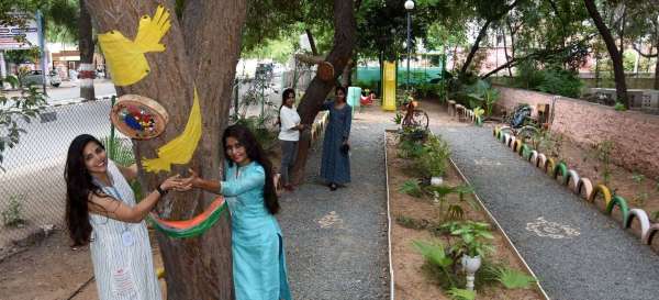 Watch- वेस्ट का उपयोग कर बना डाला बेस्ट ग्रीन गैलेरी पार्क