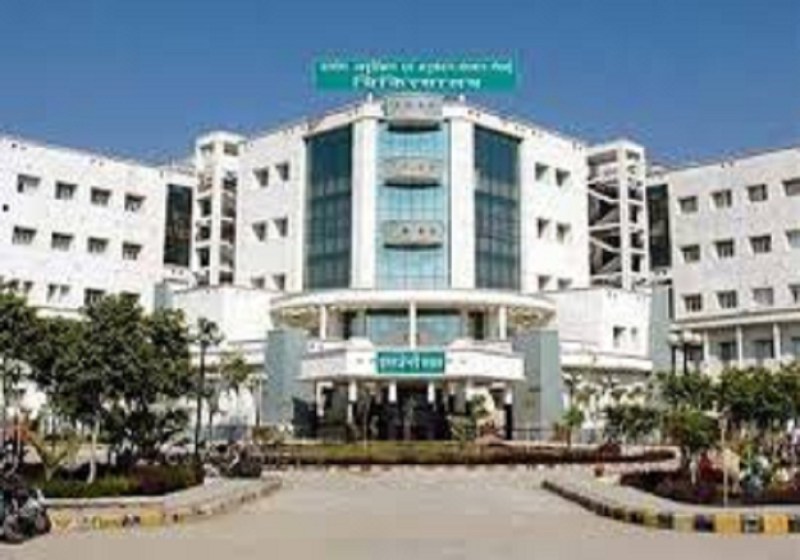 सैफई मेडिकल यूनिवर्सिटी के प्रोफेसर खून की तस्करी में फंसे, हुई निलंबन की कार्रवाई, जानिये पूरा मामला