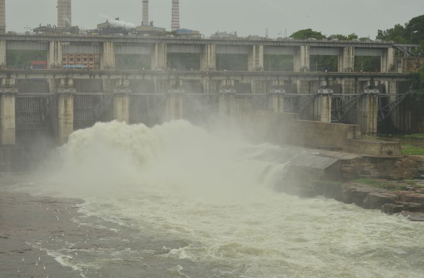 Heavy Rain : झालावाड़ में 14.6 इंच पानी बरसा, कालीसिंध के 14 गेट खोले