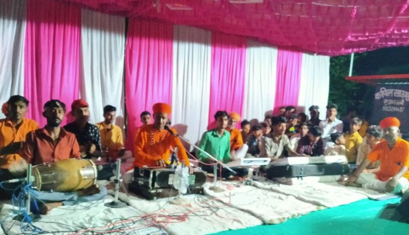 गणपति वंदना सहित एक से बढक़र एक भजनों की प्रस्तुति