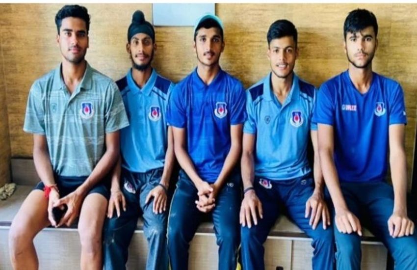 five_cricketers_.jpg