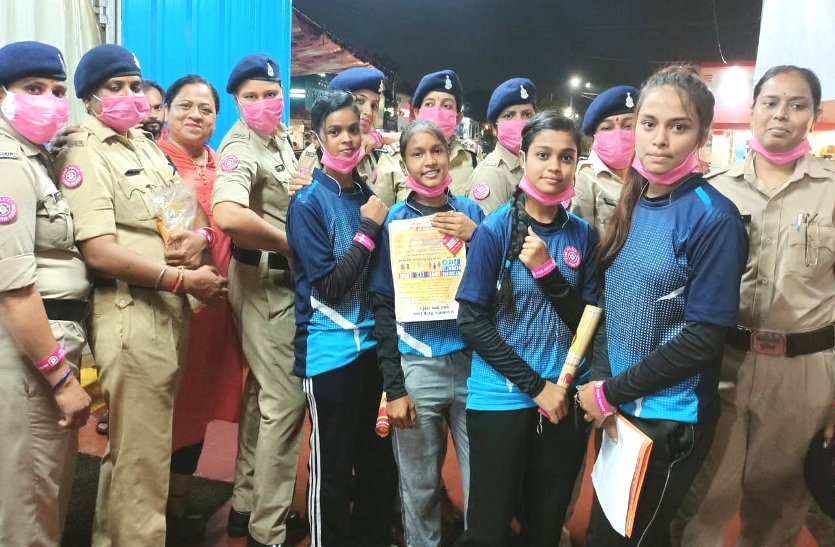 CG पुलिस का नया चेहरा पिंक टीम बना महिलाओं का फेवरेट, पिंक पेट्रोलिंग टीम देखते ही उड़ जाते हैं बदमाशों के होश