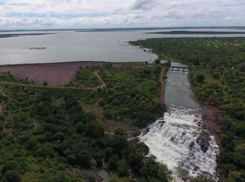 हमारा हलाली, बस चार इंच खाली