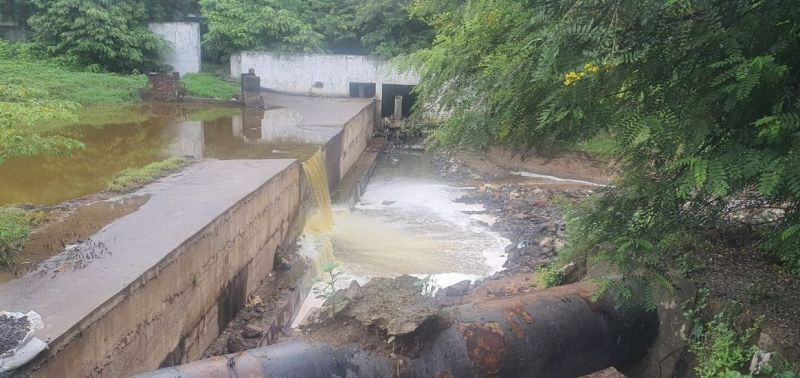 आमलाखाड़ी में प्रदूषित पानी से किसानों में नाराजगी