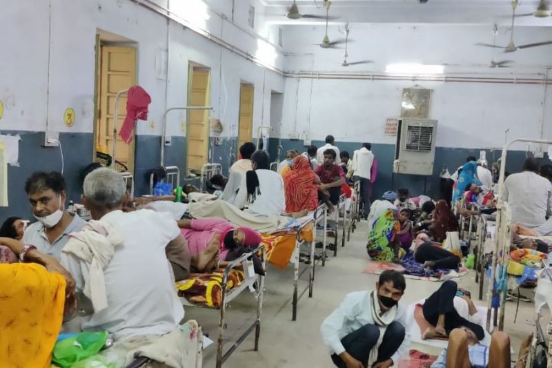 एमबीएस अस्पताल: गैलरी व जमीन पर मरीजों का इलाज