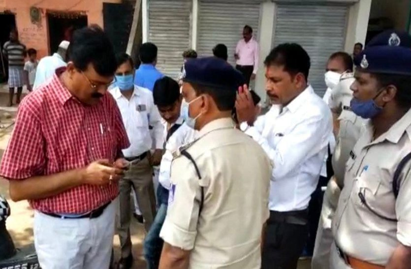 एक करोड़ की भूमि से प्रशासन ने हटवाया भू-माफिया का कब्जा, हकदार को सौंपी चॉबी