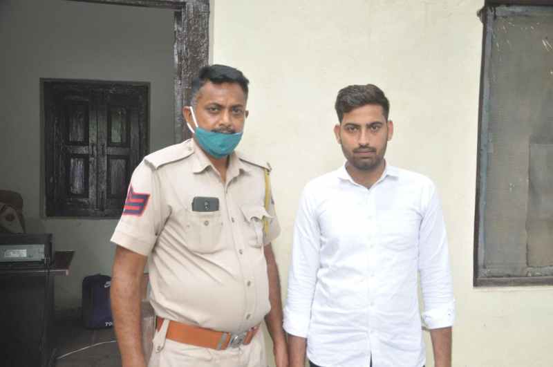 होटल मैनेजर ने नहीं मानी एसपी की हिदायत, फर्जी आईडी पर दिया कमरा, गिरफ्तार