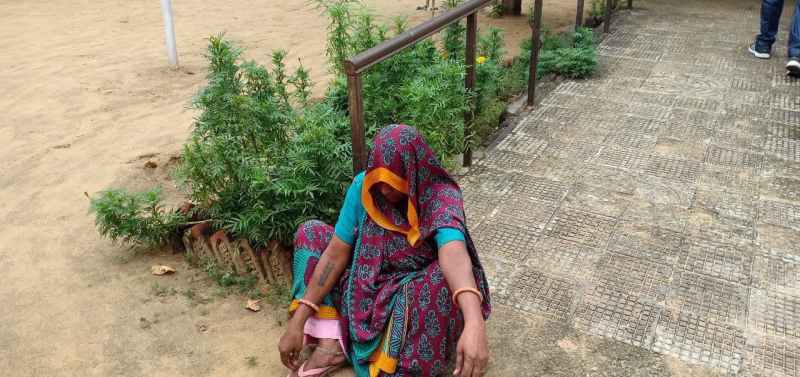 अंग्रेजी माध्यम स्कूल में छत का हिस्सा गिरा, मिड-डे मील कर्मी चोटिल