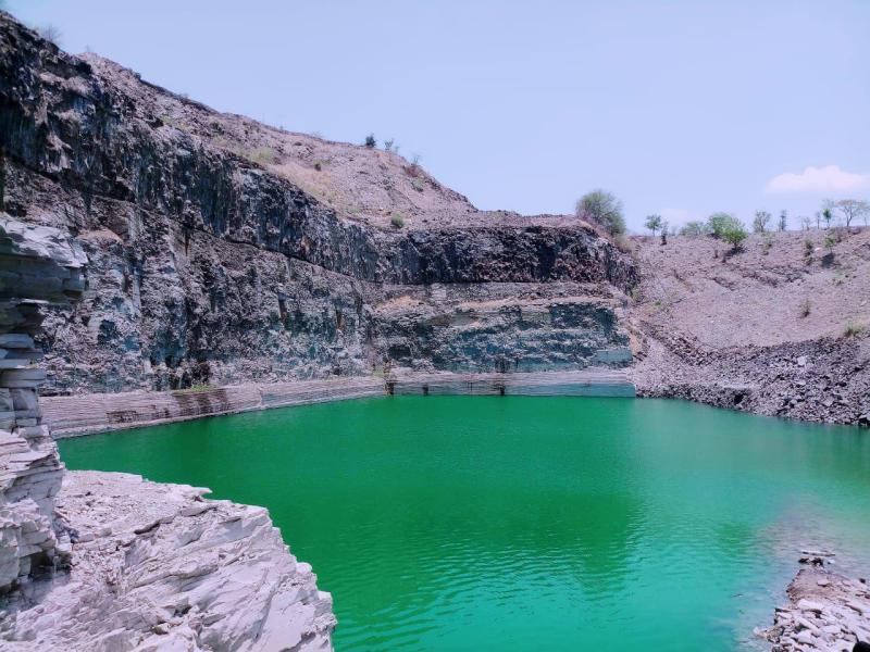 Kota Stone, Sand Stone...कोटा स्टोन और सेण्ड स्टोन की बंद खदानों से तर हो सकते कंठ