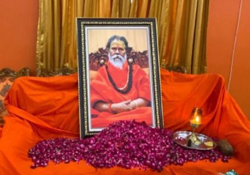 आखिरी दिन महंत नरेंद्र गिरि को आए थे 35 कॉल, इन दो कॉल पर पुलिस चौंकी