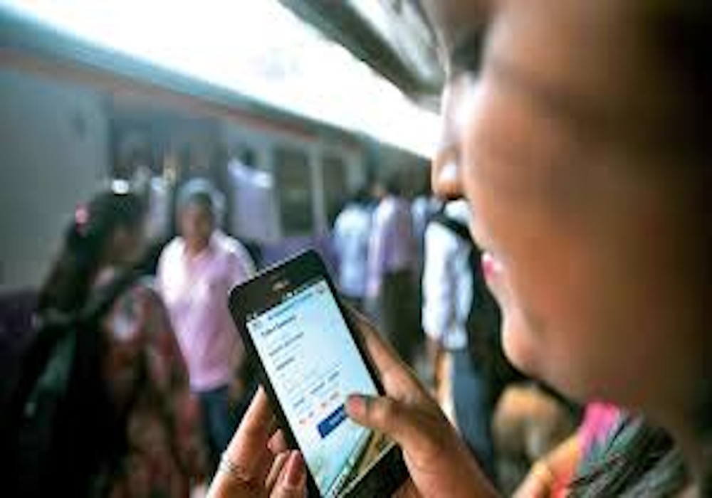 Coolie will be booked on mobile app fare will be fixed in one click