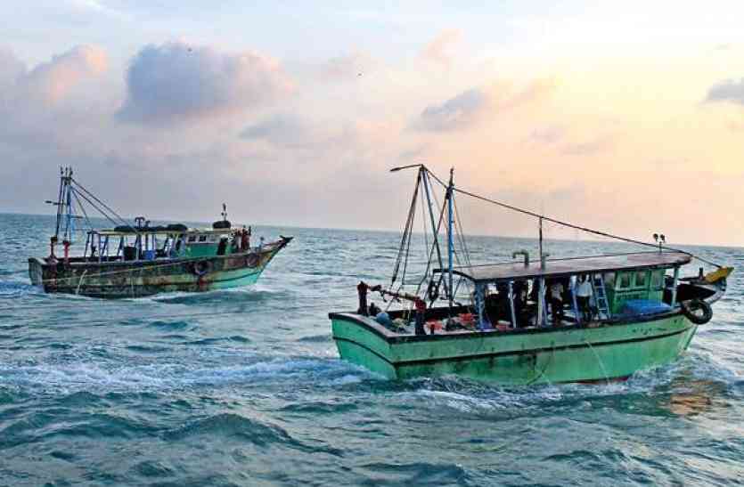 3 Tamil Nadu fishermen 'attacked, robbed' mid sea by Lankan fishers