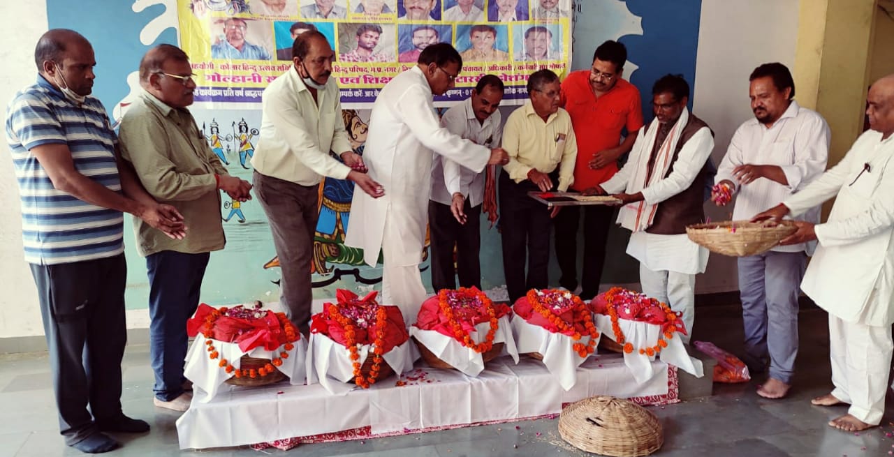 कोरोना काल में विश्राम घाटों से कई परिजन नहीं ले जाए पाए दिवंगतों की अस्थियां, समितियों ने गंगा, नर्मदा में कराया विसर्जन