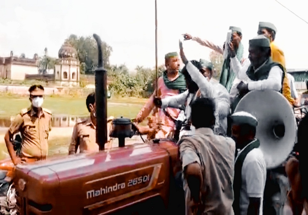 अयोध्या में किसान मोर्चा के कार्यकर्ताओं का जमकर हुआ हंगामा, सैकड़ों कार्यकर्ता हुए गिरफ्तार