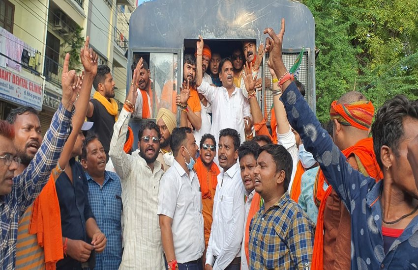 धर्मांतरण पर 'रण' : सीएम निवास घेरने निकले हजारों भाजपा नेता-कार्यकर्ता गिरफ्तार